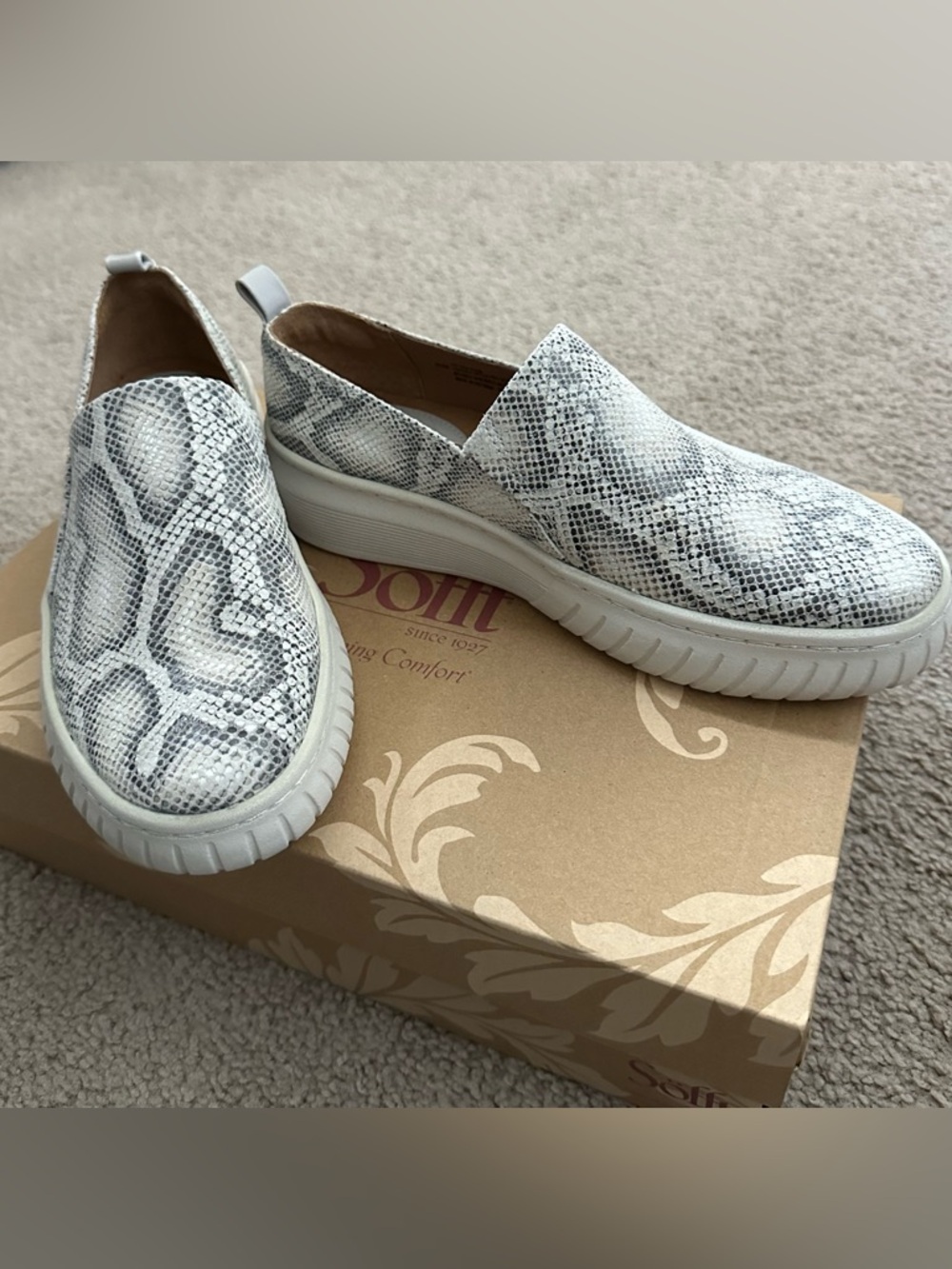 NWB Potina White/Light Grey Slip-On Sneakers by Sofft